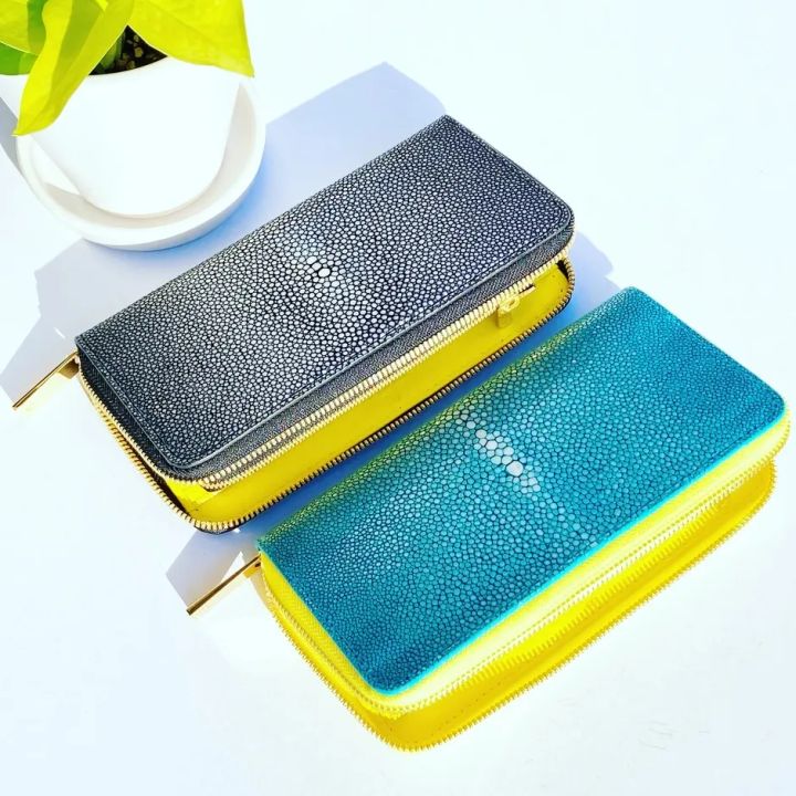 ガルーシャのラウンドファスナー長財布