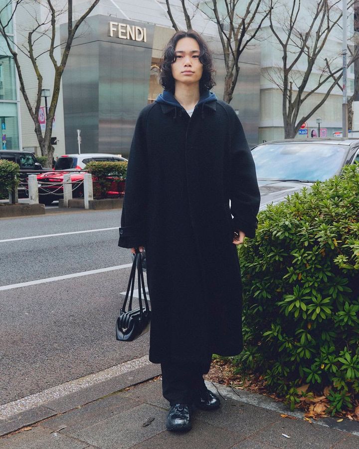 【スナップ】買い物で歩く日はスニーカーが一番！を体現したシックな古着コーデ