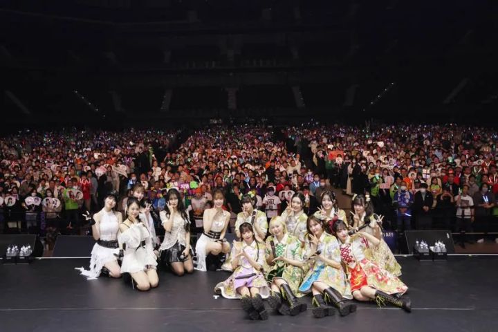 Kandy Jam vol.1の出演者が観客席を背に並ぶ記念ショット