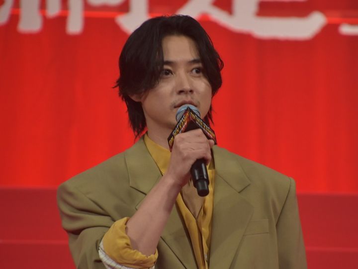 映画『ゴールデンカムイ 網走監獄襲撃 編』完成披露舞台あいさつに出席した山崎賢人 クランクイン！ width=