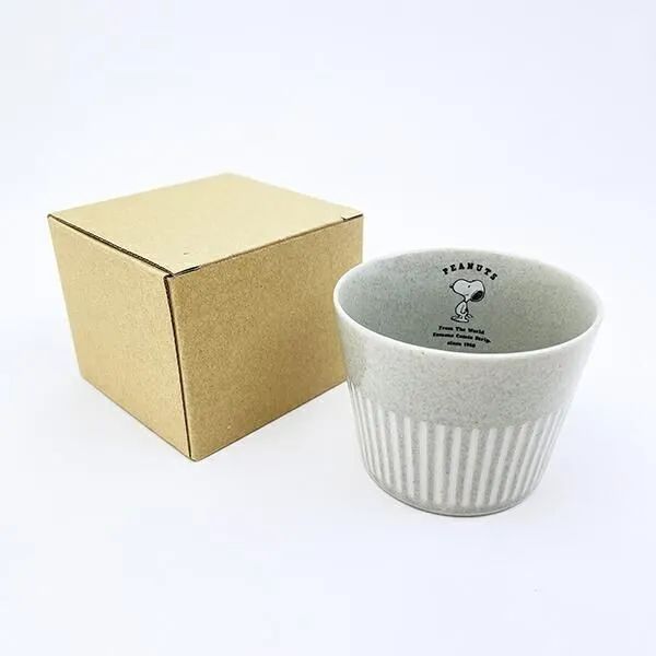 スヌーピーカップとクラフト素材の化粧箱