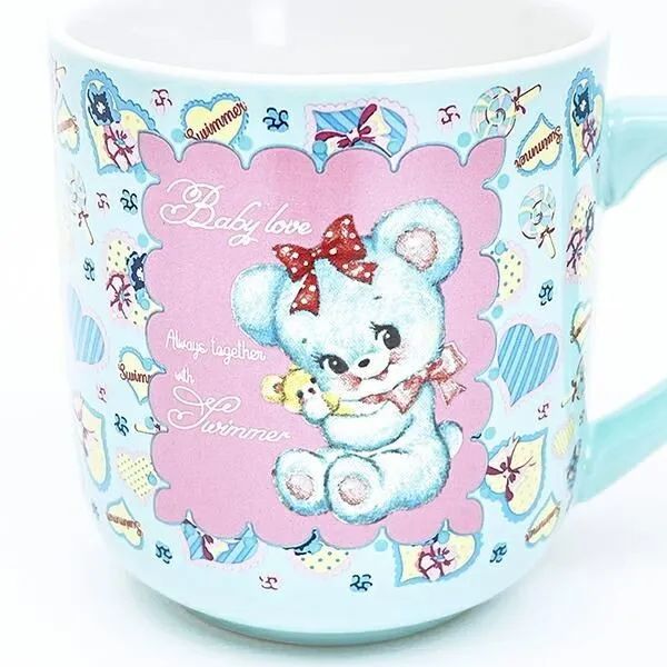 SWIMMER えんぴつアート総柄マグカップの正面デザイン