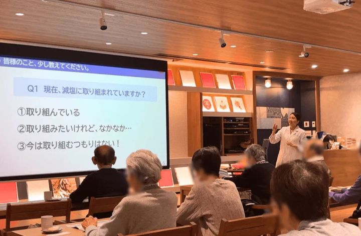 グリーンハウスとトイメディカルによる塩分オフセット食イベントのイメージ