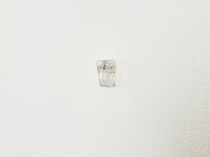 セリアの透明な『極小クリップ』の使い方！大切な思い出を楽しく飾るのにぴったり→まさにハイブリッドなアイテムでした。