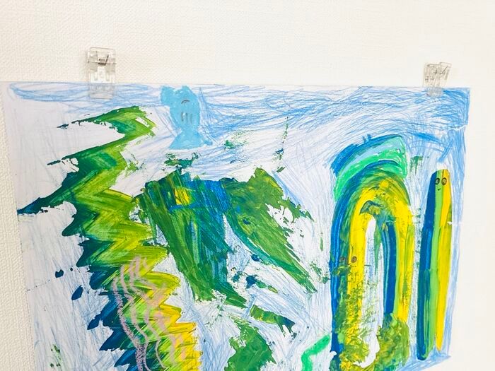 セリアの透明な『極小クリップ』の使い方！大切な思い出を楽しく飾るのにぴったり→まさにハイブリッドなアイテムでした。