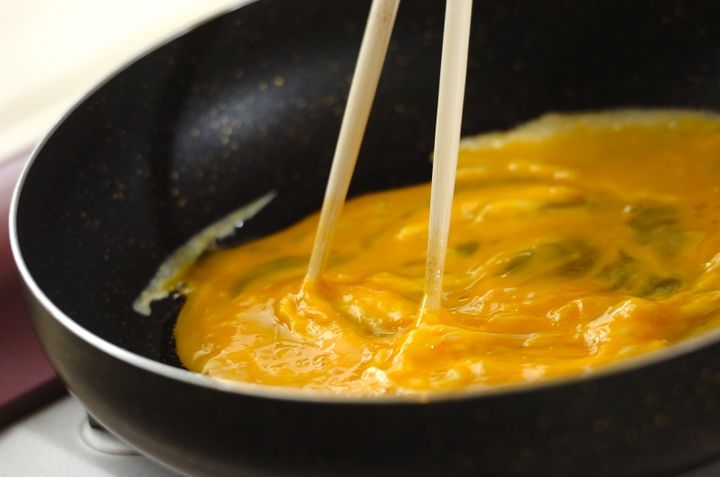 タラコと卵のチャーハンの作り方1