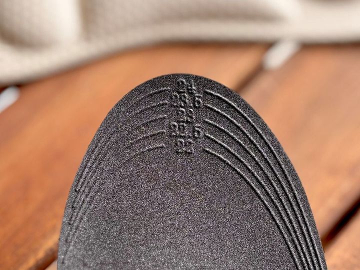 100均の「中敷き」徹底レビュー｜どこに売ってる？疲れないって本当？【ダイソー・セリア・キャンドゥ】