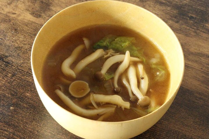 ダイソーの深みの素でお味噌汁を作る