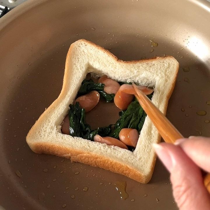 ほうれん草と卵のくり抜きトースト