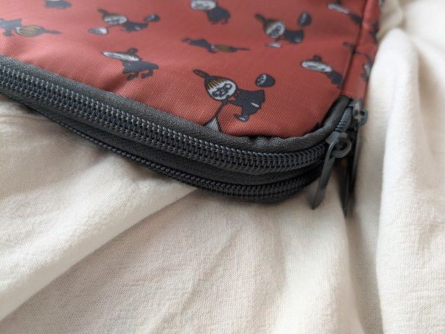 衣類圧縮ケース グレー ダブルファスナー ジッパーディテール