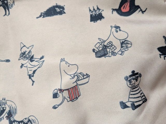 ボストンバッグ ムーミンキャラクター柄 生地アップ