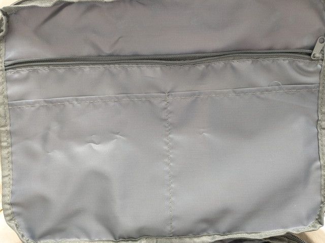 衣類圧縮ケース 裏面 グレー ポケット