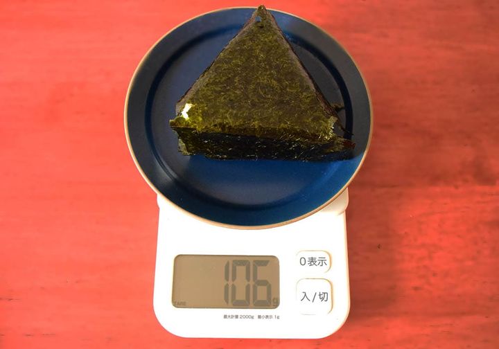 セブン「鮭」おにぎりは106g