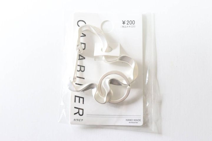 ダイソーのCarabiner パッケージ
