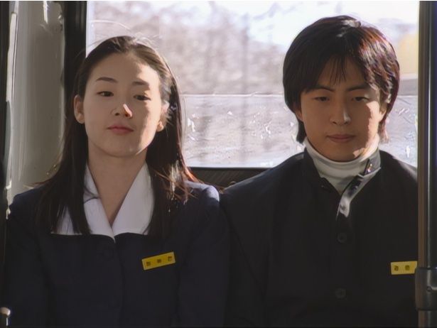 【写真】制服姿のチュンサン(ペ・ヨンジュン)とユジン(チェ・ジウ)