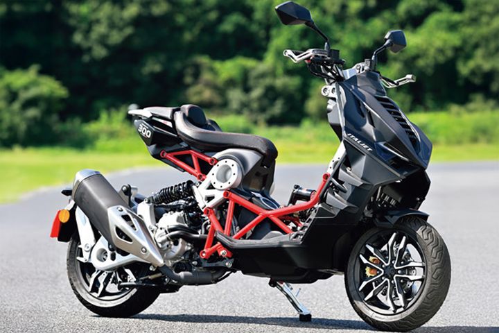 イタルジェット「ドラッグスター300」純正サス改の実力。ハブセンターステアリング攻略法も伝授！