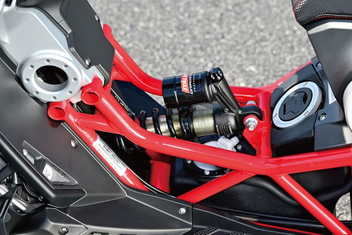 イタルジェット「ドラッグスター300」純正サス改の実力。ハブセンターステアリング攻略法も伝授！