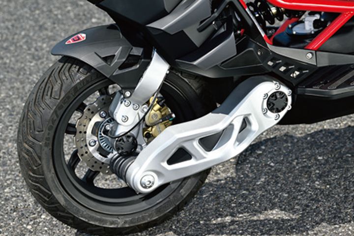 イタルジェット「ドラッグスター300」純正サス改の実力。ハブセンターステアリング攻略法も伝授！