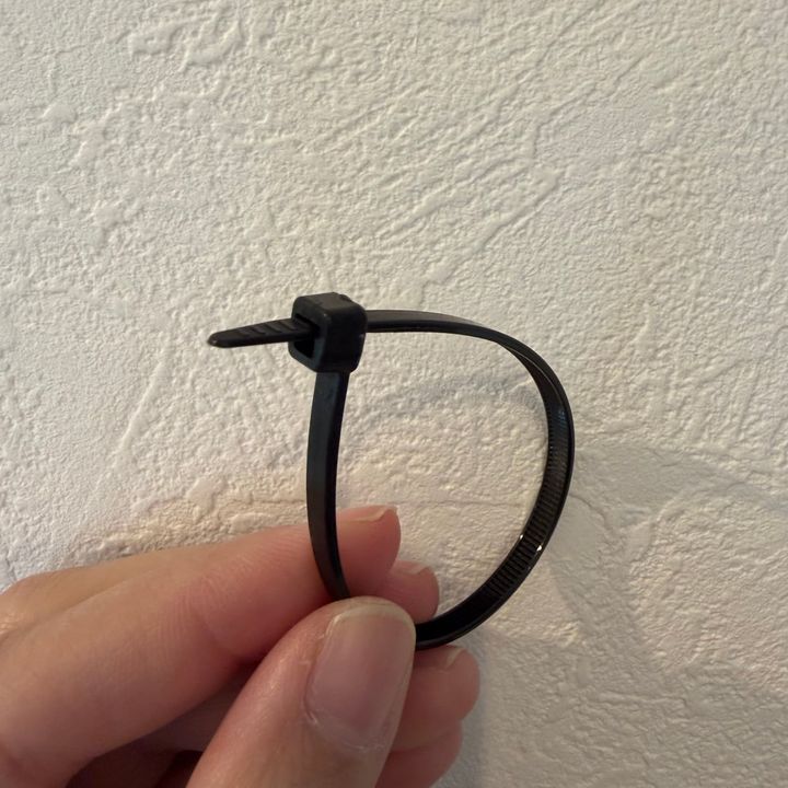 「結束バンド」を切らずにはずす裏ワザ「切るしかないと思ってた！」「スルッと抜けた」