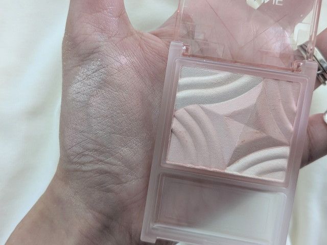 セザンヌ ブレンドカラーチーク 03 サクラミルフィーユ スウォッチ