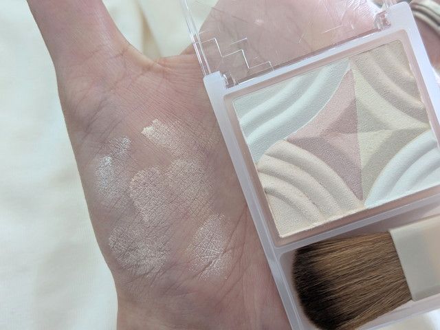 セザンヌ ブレンドカラーチーク H1 ペールハイライト スウォッチ