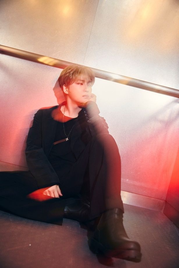 【写真を見る】撮影現場でのエピソードもたっぷり語ってくれたJAEJOONGを撮りおろし！ 撮影/興梠真穂