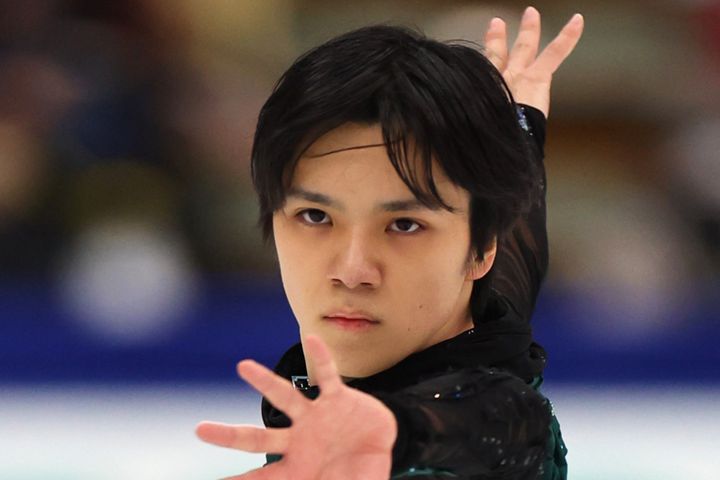 平昌五輪と北京五輪のフィギュアスケート男子シングルで銀メダルと銅メダルを獲得し、現在はプロフィギュアスケート選手として活躍する宇野昌磨さん（28）が25日、自身のXを更新。投稿では、「オリンピックを見て感動したので自分も滑りで皆を感動させます」とつづり、自身のYouTubeチャンネルのリンクとともに、8秒の短編動画を公開しました。