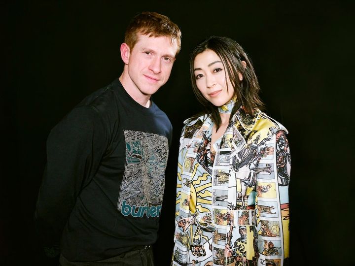 バーバリーのダニエル・リーと宇多田ヒカル。