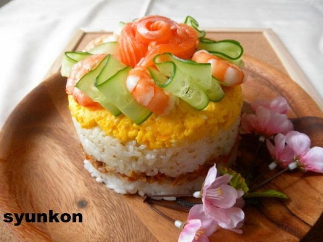 山本ゆりさんの「ちらし寿司ケーキ」レシピ