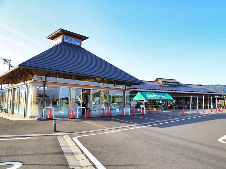 All About ニュース編集部は、全国10～60代の男女250人を対象に「道の駅」に関する独自のアンケート調査を実施。グルメが魅力的だと思う「神奈川県の道の駅」で1位に選ばれたのは？