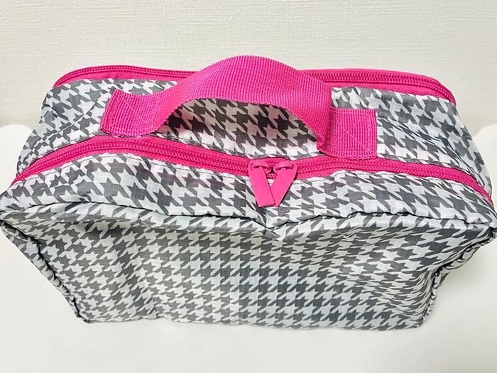 【紀ノ国屋】春に持ちたいおしゃれポーチを〈付録〉でゲット。この収納力は見過ごせない～！！