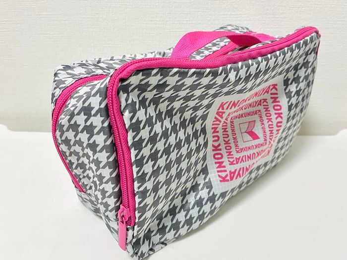 【紀ノ国屋】春に持ちたいおしゃれポーチを〈付録〉でゲット。この収納力は見過ごせない～！！