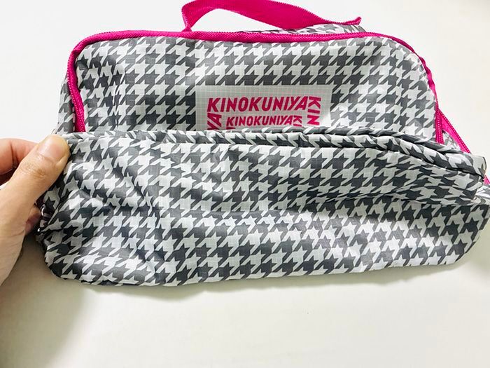 【紀ノ国屋】春に持ちたいおしゃれポーチを〈付録〉でゲット。この収納力は見過ごせない～！！