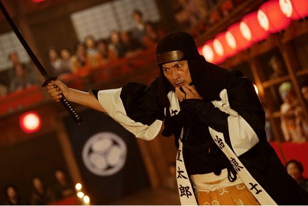 スタジオにセットが組まれた臨場感ある歌舞伎のシーンにも注目！ [c]2026「木挽町のあだ討ち」製作委員会 [c]2023 永井紗耶子／新潮社