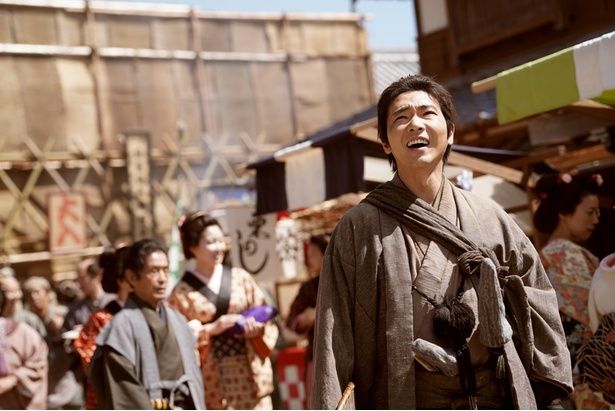 菊之助と作兵衛の消息を追って江戸に現れた総一郎 [c]2026「木挽町のあだ討ち」製作委員会 [c]2023 永井紗耶子／新潮社