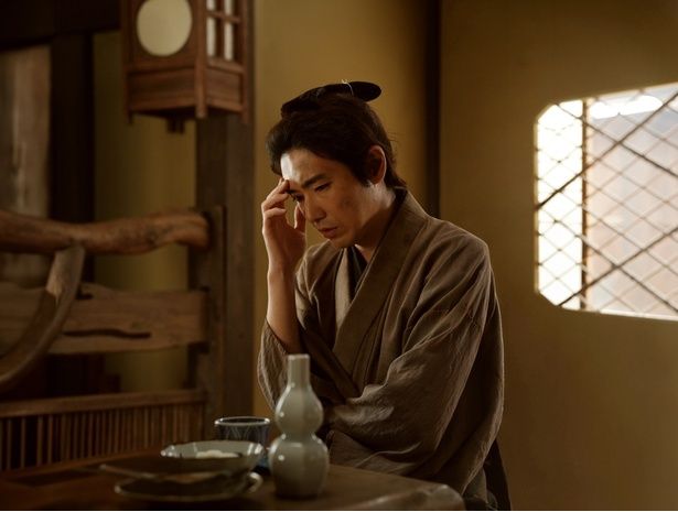 飄々とした掴みどころのなさは江戸版「刑事コロンボ」で「古畑任三郎」！柄本佑演じる加瀬総一郎の名探偵ぶり [c]2026「木挽町のあだ討ち」製作委員会 [c]2023 永井紗耶子／新潮社