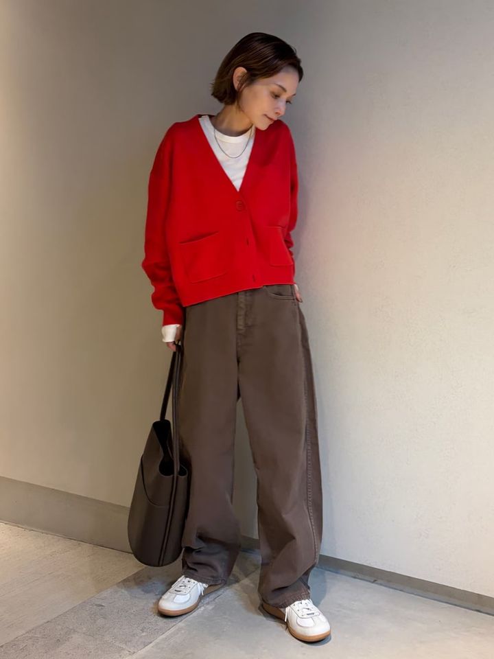 きれいな赤は羽織るだけでサマ見えします 出典：WEAR