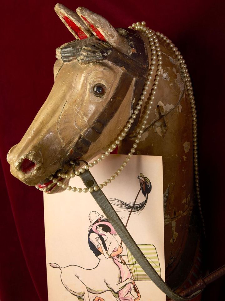 セム作 ガブリエル シャネルとボーイ カペルのドローイング 1913年 - パトリモアンヌ・シャネル蔵 Photo_ ©CHANEL/Roe Ethridge