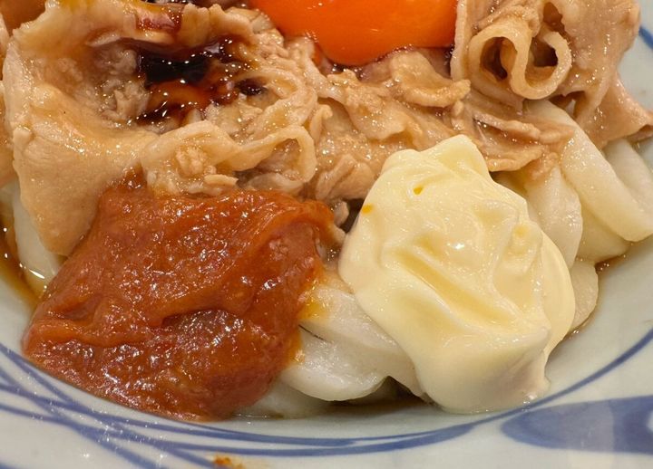 サイドに添えてあるのは、辛味噌とマヨネーズ