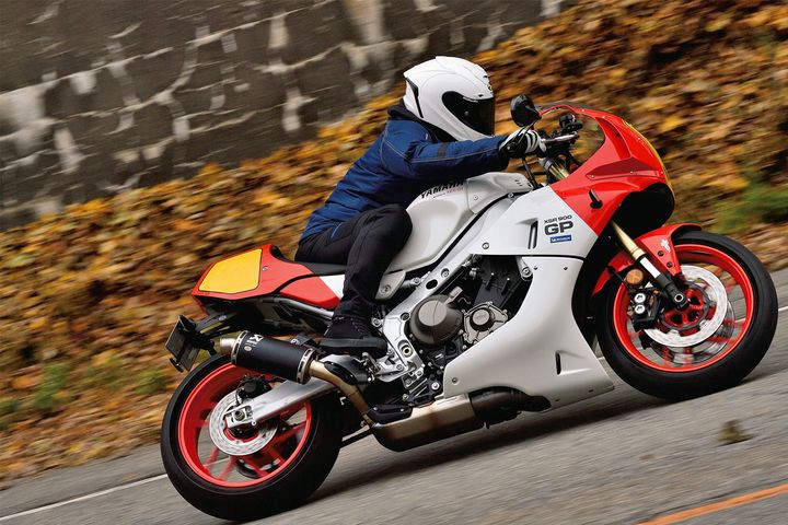 【XSR900GP×アクラポビッチ】48%軽量化の衝撃！MotoGPのDNAがもたらす「上質な官能」とレスポンス