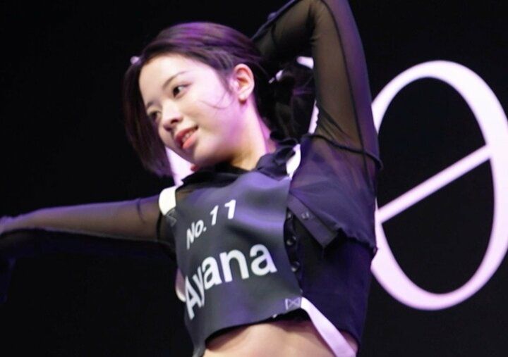 【写真・画像】大胆開脚でセクシーに見せるも「ただただ無難」「正直引かれなかったわ」元アイドル、酷評に涙 1枚目