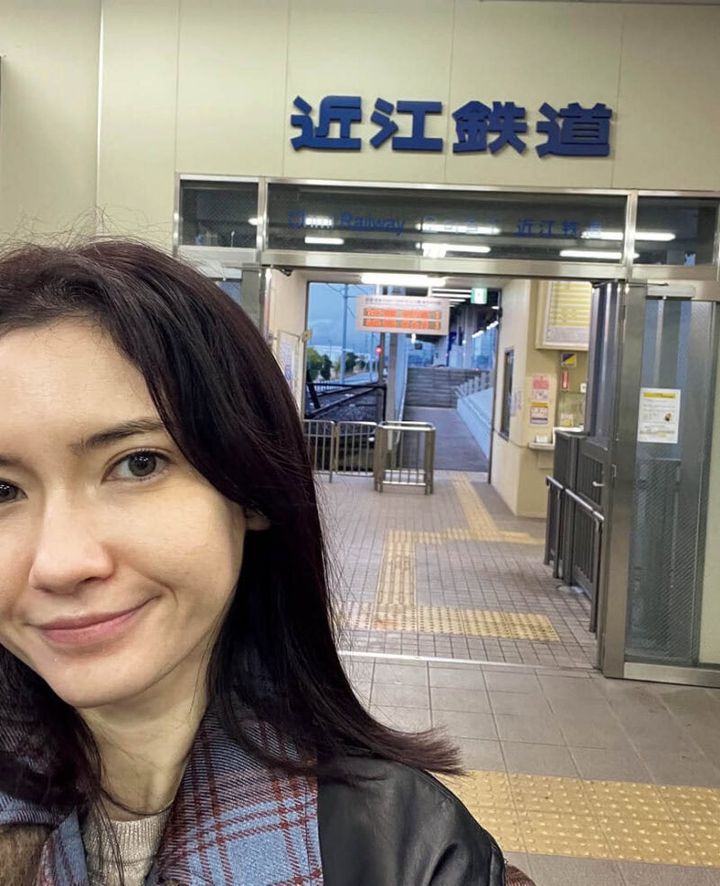 滋賀県の近江鉄道にて。ローカル線ならではの雰囲気にご満悦。