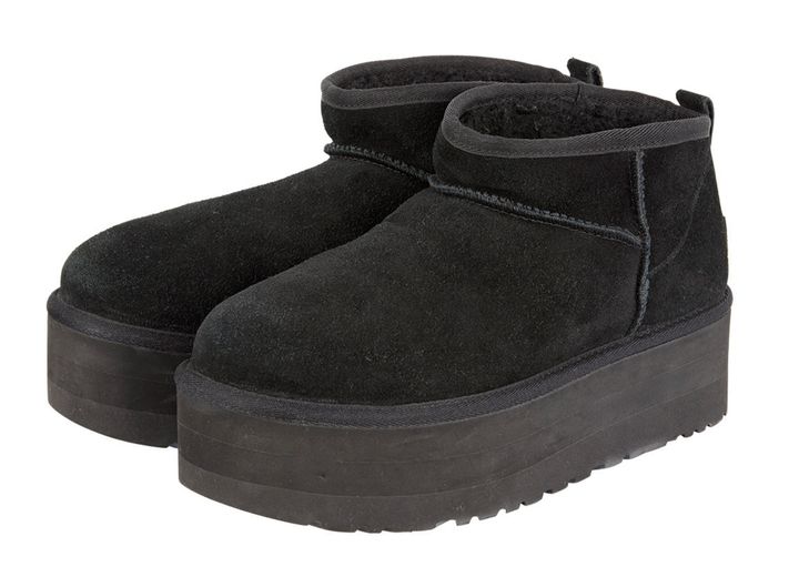 UGG®のブラックのショートブーツ