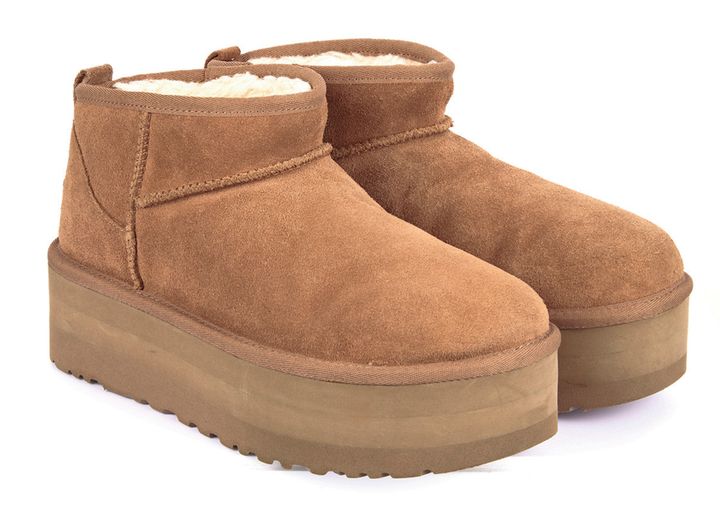 UGG®のブラウンのショートブーツ