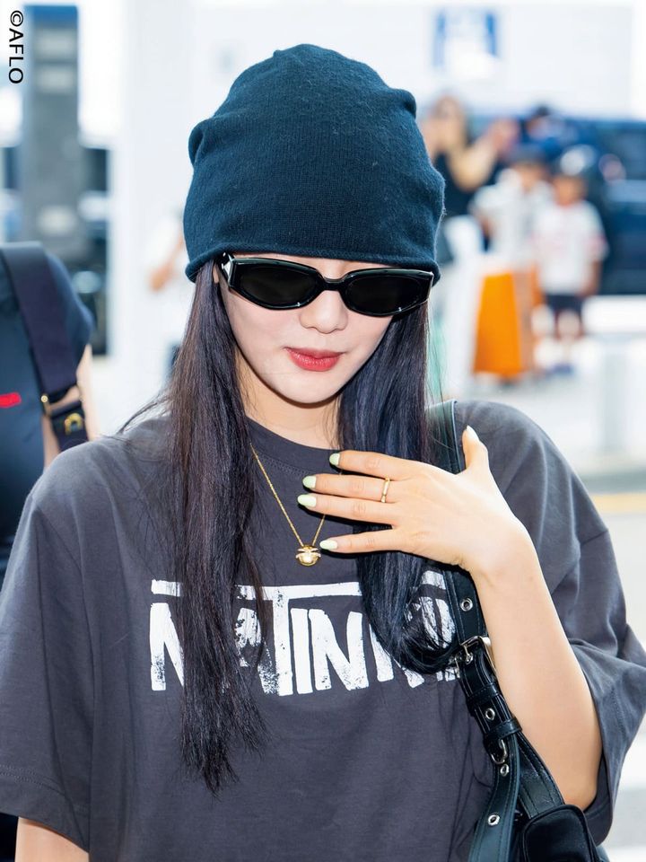 ビーニーやもこもこ素材のバケットハットを取り入れた冬コーデ。防寒とトレンド感を両立する旬ハットスタイル。