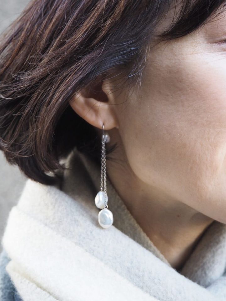 アシンメトリーなアクセサリー使い