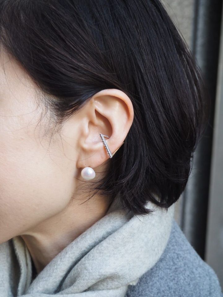 アシンメトリーなアクセサリー使い