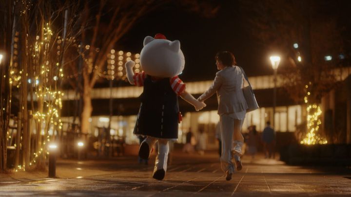 WEB CM：悩みを抱えた4人の主人公とキャラクターたちの物語