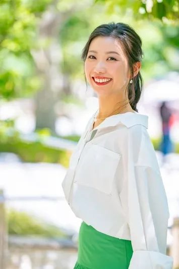 オフィス環境改善をイメージした人物ビジュアル