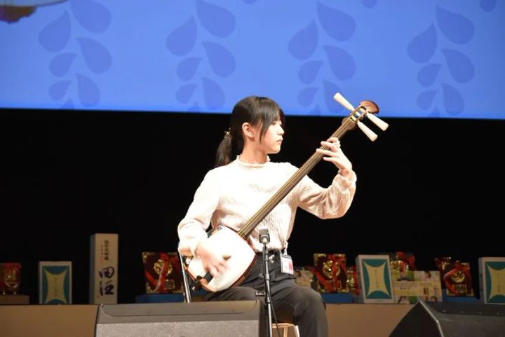 津軽三味線日本一決定戦の女性奏者ソロ演奏
